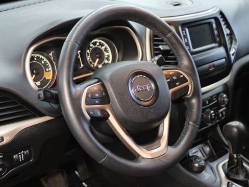 Used 2014 Jeep Cherokee Latitude w/ Cold Weather Group AWD/4WD image 12