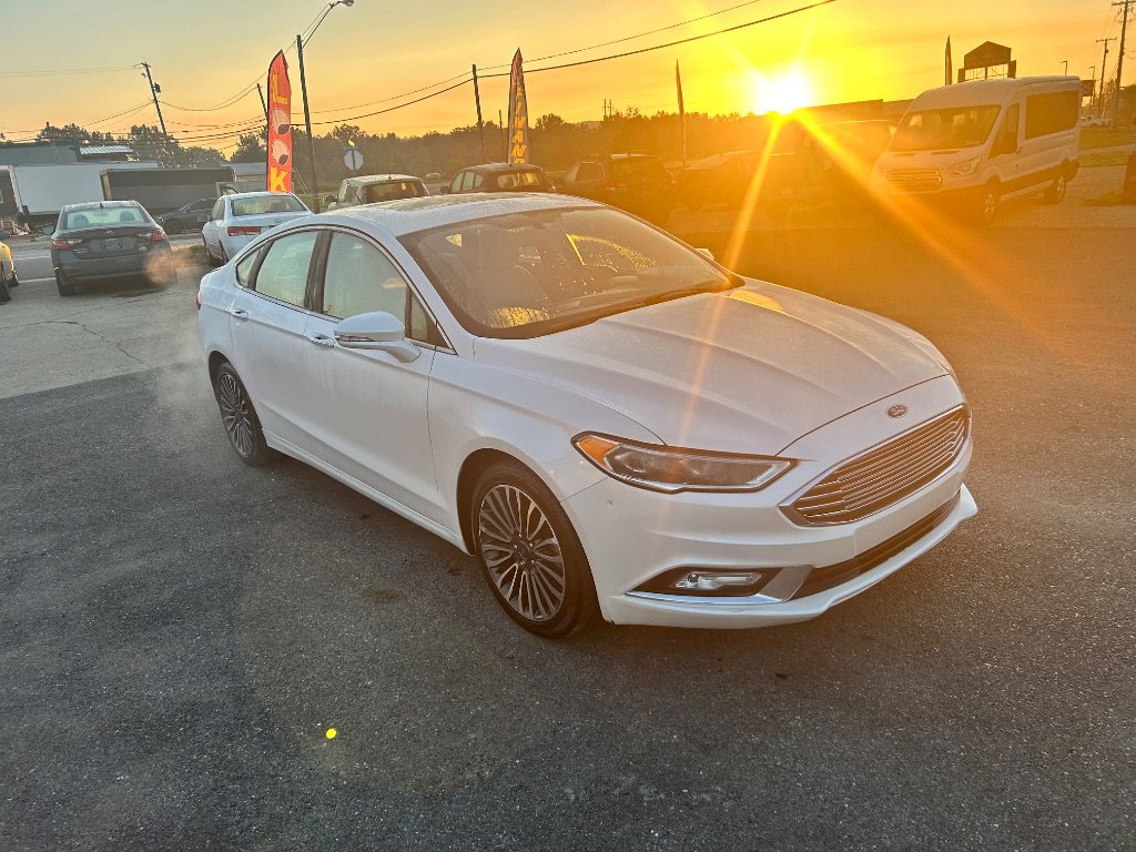 Used 2018 Ford Fusion Titanium FWD image 3