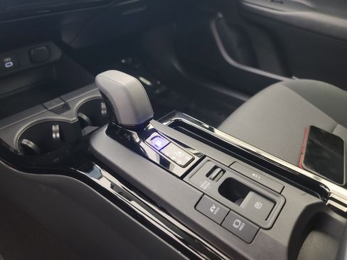 Used 2025 Toyota Prius LE image 34