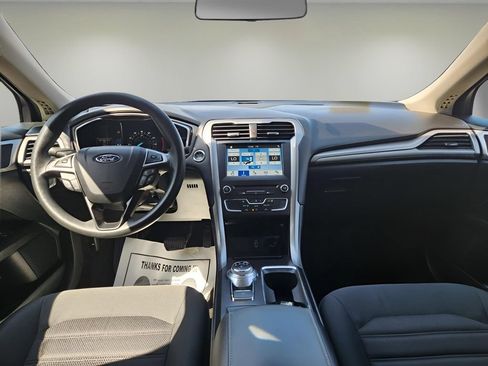 Used 2017 Ford Fusion SE w/ Fusion SE Technology Package FWD image 24