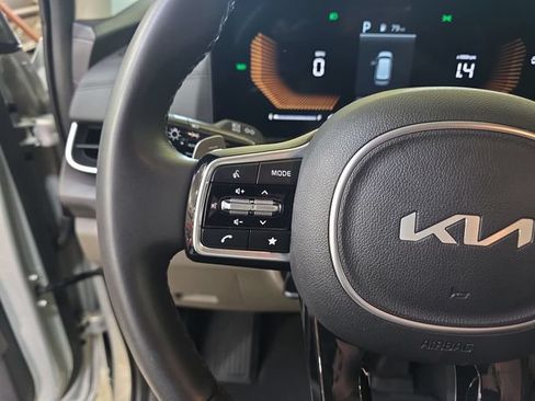 Used 2025 Kia Carnival EX FWD image 27