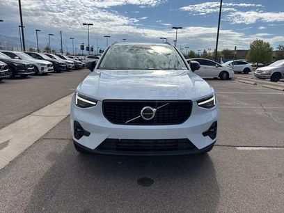 New 2026 Volvo XC40 B5 Ultra w/ Climate Package