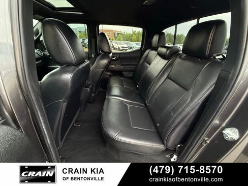 Used 2022 Toyota Tacoma TRD Off-Road w/ TRD Premium Off Road Package AWD/4WD image 26