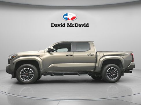 Used 2024 Toyota Tacoma TRD Sport w/ TRD Sport Upgrade Package AWD/4WD image 31
