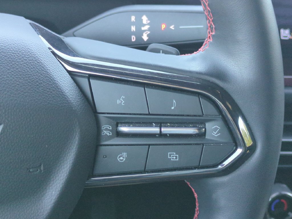 Used 2025 Chevrolet Traverse RS FWD image 29