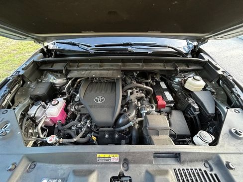 Used 2023 Toyota Highlander XLE FWD image 12