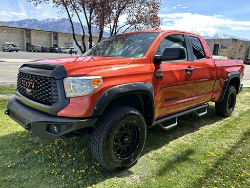 Used 2017 Toyota Tundra SR5 w/ TRD Off Road Package image 12