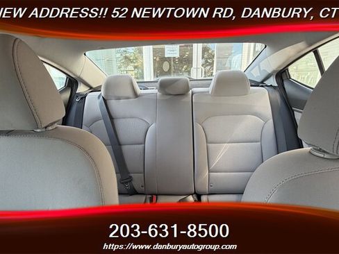 Used 2017 Hyundai Elantra SE FWD image 22