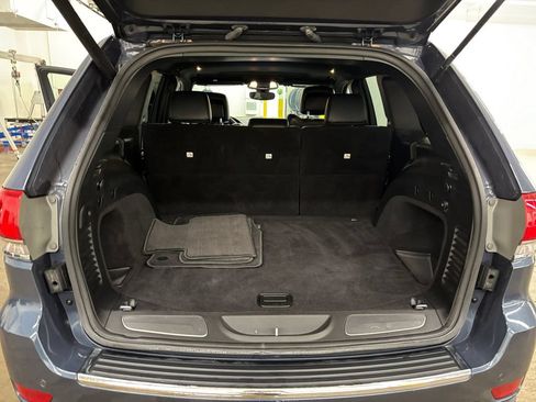 Used 2019 Jeep Grand Cherokee Limited AWD/4WD image 15