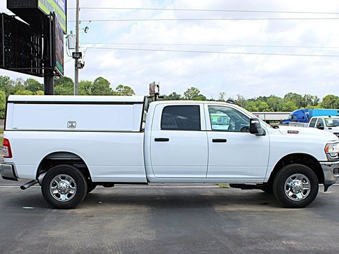 Used 2024 RAM 2500 Tradesman w/ Chrome Appearance Group AWD/4WD image 8