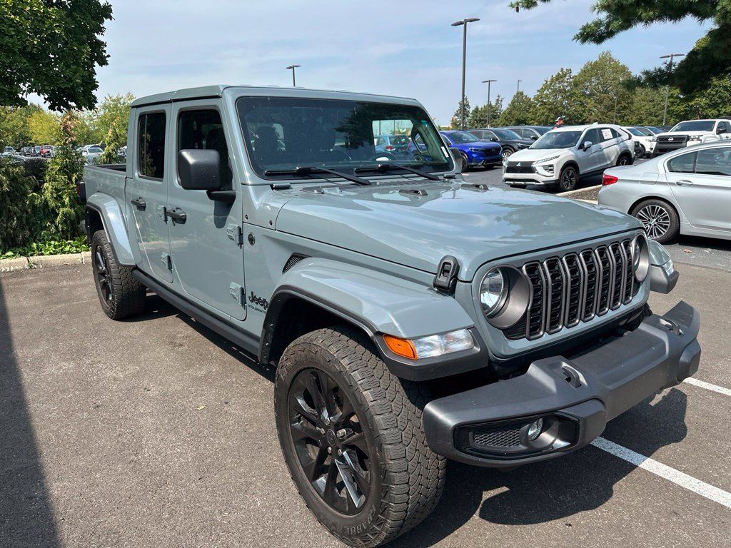 Used 2024 Jeep Gladiator Sport AWD/4WD image 4