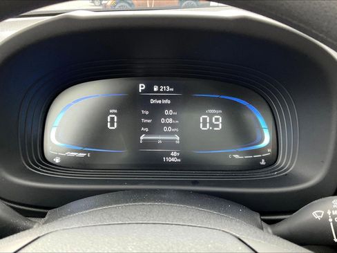 Certified 2025 Hyundai Venue SE image 13