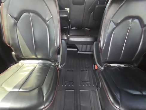 Used 2020 Chrysler Pacifica Limited FWD image 10