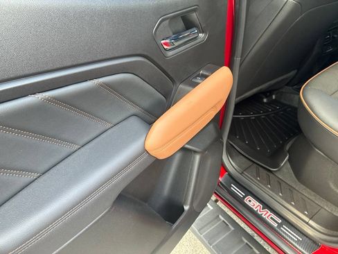 Used 2024 GMC Canyon AT4 w/ Technology Package AWD/4WD image 10