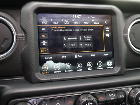 Used 2022 Jeep Wrangler Unlimited Sahara w/ LED Lighting Group AWD/4WD image 49