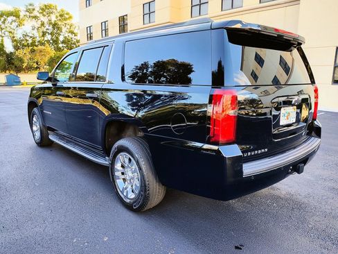 Used 2019 Chevrolet Suburban LT image 8