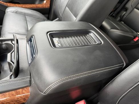 Used 2019 Chevrolet Tahoe Premier AWD/4WD image 32