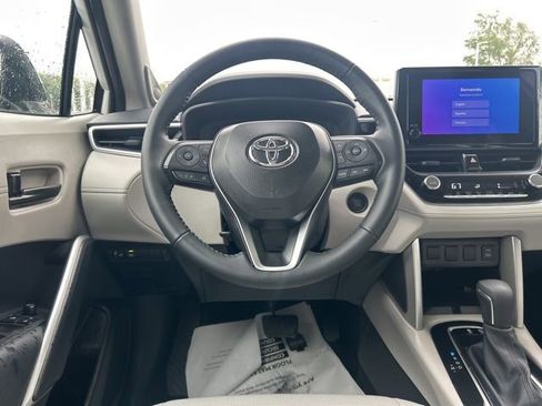 Used 2025 Toyota Corolla Cross LE w/ Moonroof Package AWD/4WD image 17
