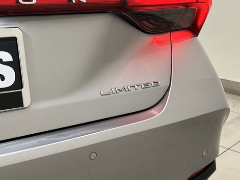 Used 2022 Toyota Avalon Limited image 30