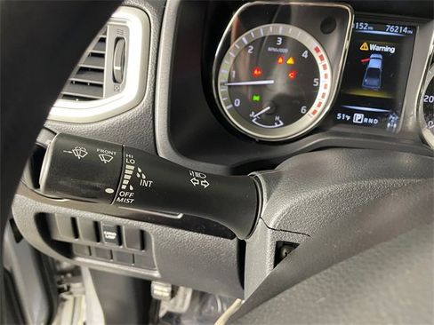 Used 2018 Nissan Titan SV image 12