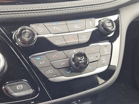 New 2026 Chrysler Pacifica Select image 27