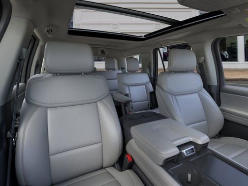 New 2026 Ford Expedition Active image 10