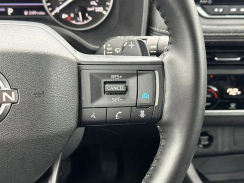 Used 2025 Nissan Rogue SV FWD image 34
