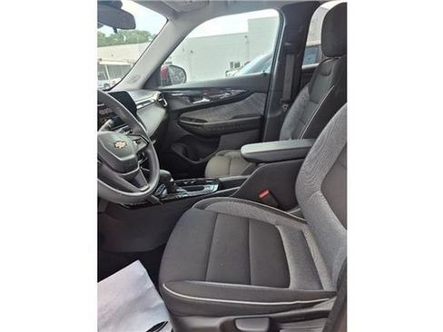 Used 2025 Chevrolet TrailBlazer LT AWD/4WD image 35