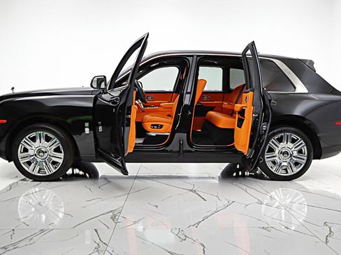 Used 2022 Rolls-Royce Cullinan AWD/4WD image 4