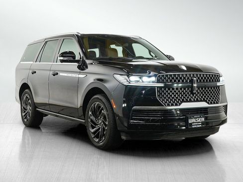 Used 2025 Lincoln Navigator Reserve image 7