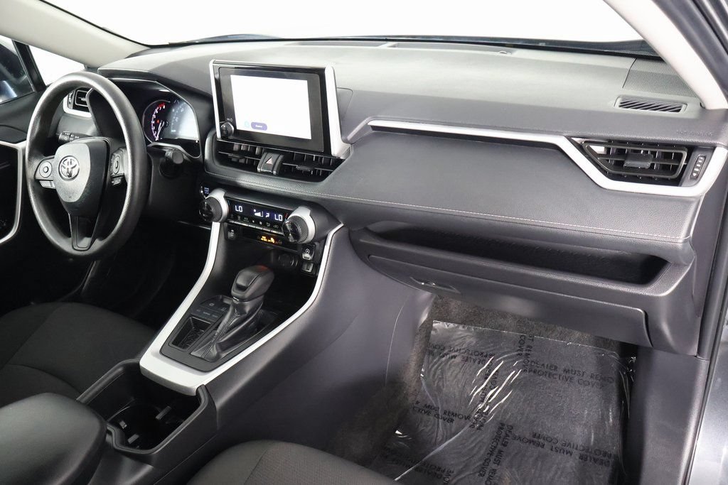 Used 2024 Toyota RAV4 XLE FWD image 9