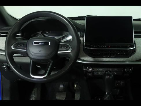 Used 2023 Jeep Compass Latitude AWD/4WD image 17