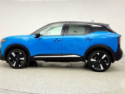 Used 2025 Nissan Kicks SR w/ SR Premium Package image 8