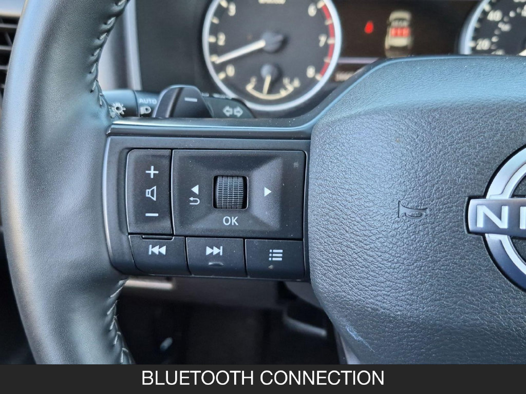 Certified 2025 Nissan Rogue SV AWD/4WD image 17