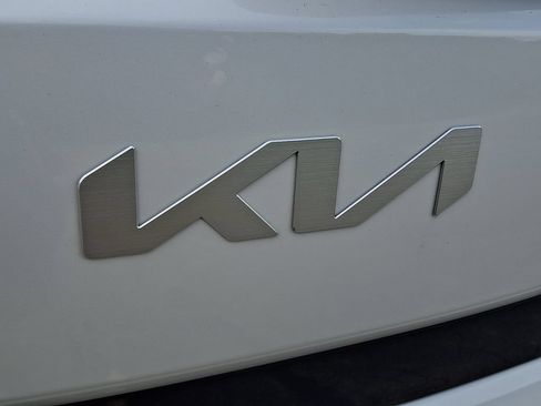Used 2025 Kia Soul LX w/ LX Technology Package FWD image 30