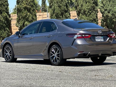 Used 2023 Toyota Camry SE FWD image 6
