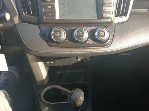 Used 2016 Toyota RAV4 LE FWD image 12