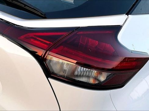 Used 2024 Nissan Kicks S image 30