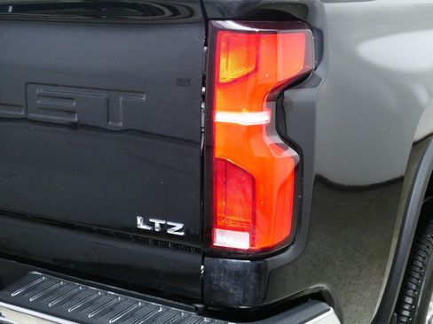 Used 2024 Chevrolet Silverado 3500 LTZ w/ LTZ Convenience Package AWD/4WD image 17