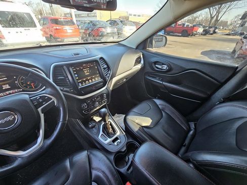 Used 2016 Jeep Cherokee Trailhawk w/ Comfort/Convenience Group image 17
