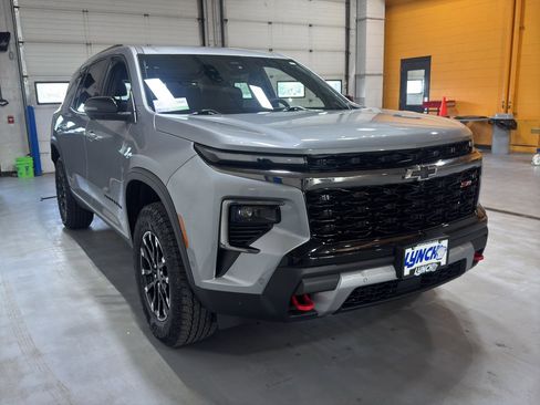 Used 2024 Chevrolet Traverse Z71 w/ Enhanced Driving Package image 8