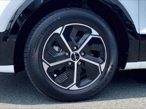 Used 2023 Kia Niro FWD image 9