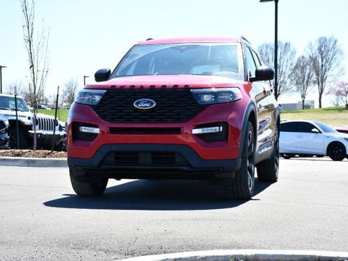 Used 2023 Ford Explorer ST-Line AWD/4WD image 2