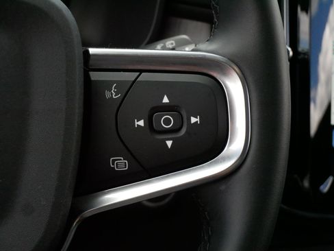 Used 2025 Volvo XC40 B5 Plus AWD/4WD image 26