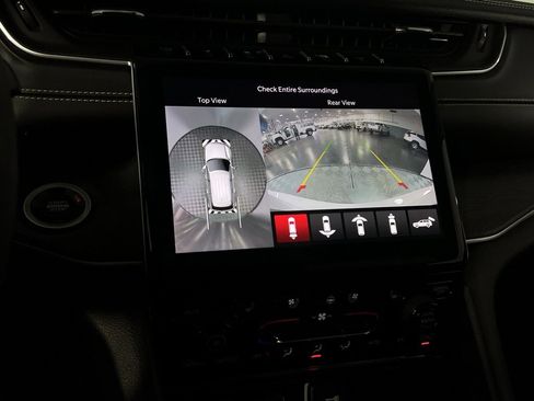 Used 2023 Jeep Grand Cherokee L Limited w/ Luxury Tech Group II image 17