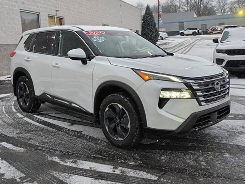 Used 2026 Nissan Rogue SV image 4