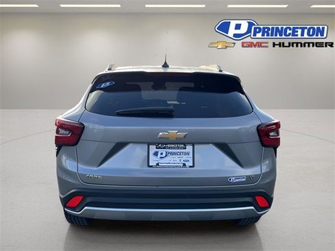 Certified 2025 Chevrolet Trax LT w/ LT Convenience Package image 8