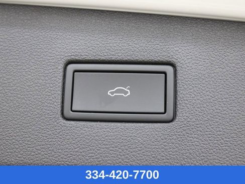 Certified 2022 Volkswagen Tiguan SEL R-Line image 31