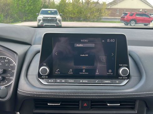 Used 2024 Nissan Rogue SV image 17