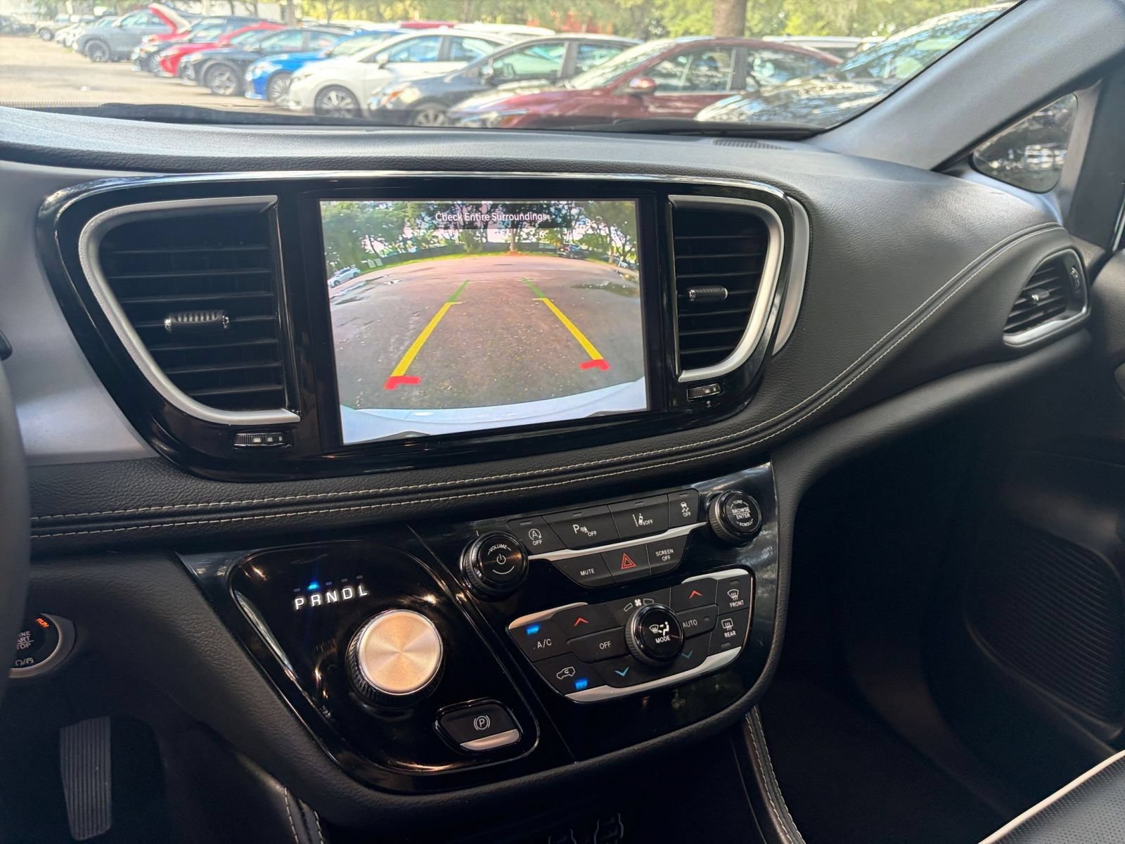 Used 2025 Chrysler Pacifica Limited FWD image 16